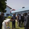 La princesse Victoria de Suède plante un arbre au centre International Kofi Annan pour le maintien de la paix à Accra, le 18 mars 2014.