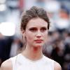 Marine Vacth monte les marches du film "Jeune et Jolie" au 66e Festival du film de Cannes, le 16 mai 2013.