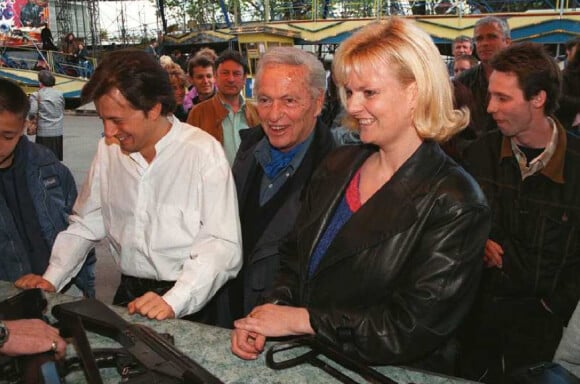 Muriel Montossey et Guy Lux avec Vincent Perrot en avril 1996
