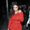Kim Kardashian, ultrasexy dans son ensemble Calvin Klein et ses sandales Tom Ford, est allée dîner au restaurant Crustacean avec son amie Brittny Gastineau et sa mère, Lisa. Beverly Hills, le 19 mars 2014.