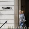 Helena Seger sort de la boutique Chanel située Avenue Montaigne, le 19 mars 2014 à Paris