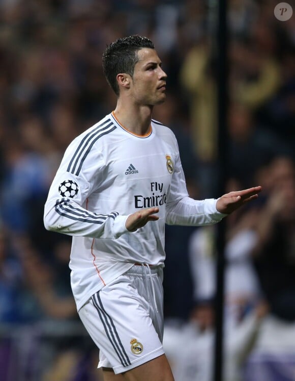 Cristiano Ronaldo lors du match entre le Real Madrid et Schalke 04 au stade Santiago Bernabeu de Madrid, le 8 mars 2014