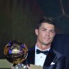 Cristiano Ronaldo reçoit le Fifa Ballon d'Or 2013 à la Kongresshalle de Zurich, le 13 janvier 2014