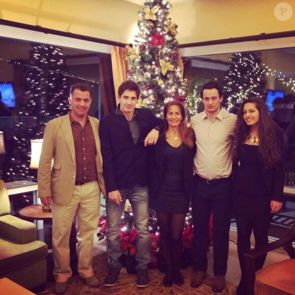 Tim Bozon avec ses parents Philippe et Hélène, son frère Kevin et sa soeur Allison - Noël 2013