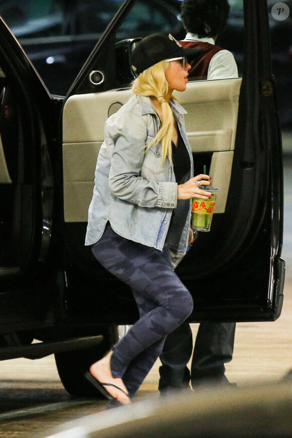Christina Aguilera, enceinte de son second enfant, à Beverly Hills le 21 mars 2014
