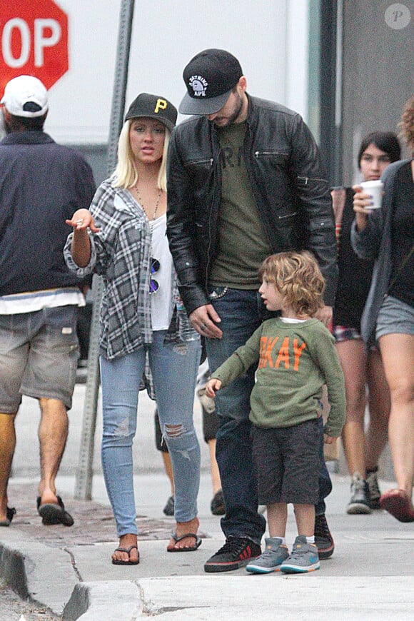 Christina Aguilera avec son fils Max et son compagnon Matthew Rutler en août 2013 à Los Angeles.