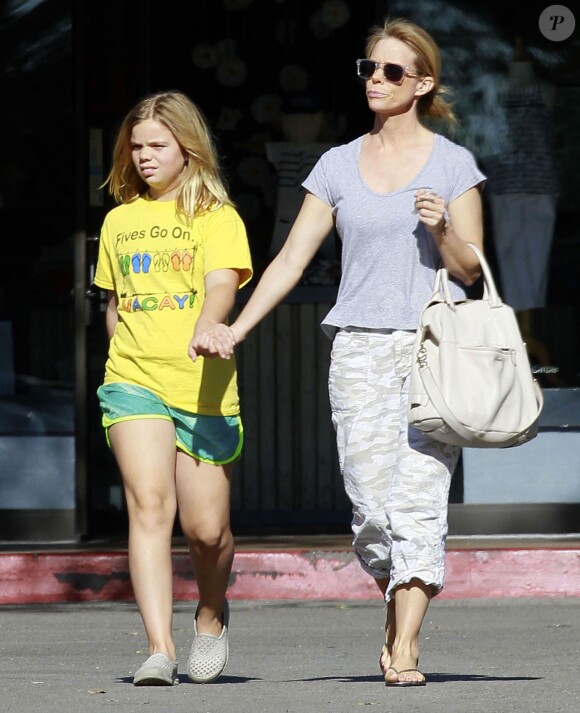 Exclusif - Cheryl Hines avec sa fille Catherine à Los Angeles, le 23 février 2014.