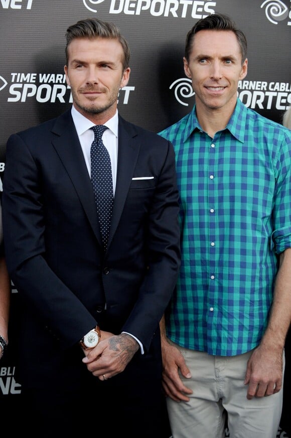 Steve Nash et David Beckham lors du lancement de Time Warner Cable Sportsnet et Time Warner Cable Deportes Networks au Time Warner Cable Sports Studios de Los Angeles, le 1er octobre 2012