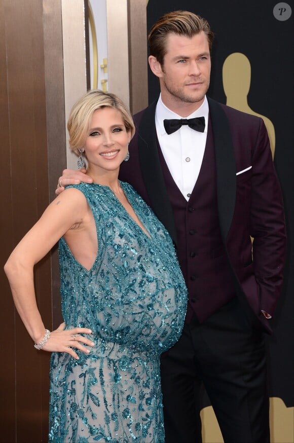 Elsa Pataky, enceinte, et son mari Chris Hemsworth à Los Angeles le 2 mars 2014 aux Oscars