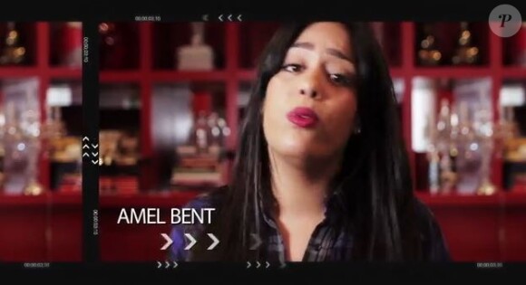 Amel Bent dans la vidéo pour le 50e anniversaire de l'attraction It's a small world.
