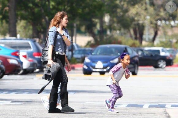 Paris Jackson passe du temps avec les enfants de son cousin TJ Jackson à Los Angeles, le 22 mars 2014.