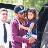 Paris Jackson avec son cousin TJ Jackson et ses enfants à Calabasas, le 22 mars 2014.