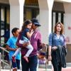 Paris Jackson avec son cousin TJ Jackson et ses enfants à Calabasas, le 22 mars 2014.