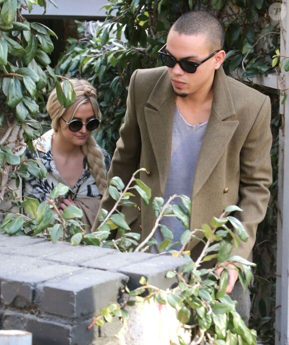 Ashlee Simpson et son fiancé Evan Ross sortent de chez des amis à Hollywood, le 18 janvier 2014.