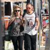 Ashlee Simpson et son petit ami Evan Ross font du shopping à Los Angeles, le 29 décembre 2013.