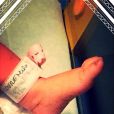 Jade Foret poste une photo du petit pied de sa fille Mila, née au début du mois.