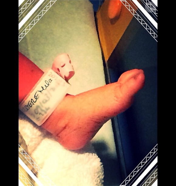 Jade Foret poste une photo du petit pied de sa fille Mila, née au début du mois.