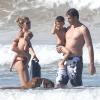 Exclusif - Gisele Bündchen, Tom Brady et leurs enfants Vivian et Benjamin profitent d'une journée ensoleillée sur une plage du Costa Rica. Mars 2014.