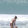 Exclusif - Gisele Bündchen et sa fille Vivian profitent d'une journée ensoleillée sur une plage du Costa Rica. Mars 2014.