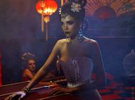 Solweig Lizlow sexy et ténébreuse dans un corset près du corps