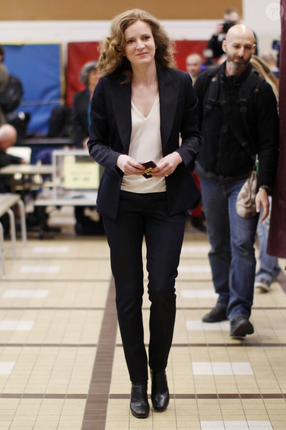 Nathalie Kosciusko-Morizet, la candidate UMP à la mairie de Paris, vote pour le second tour des élections municipales dans un bureau de vote dans le 14e arrondissement de Paris, le 30 mars 2014.