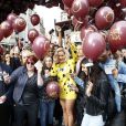  Rita Ora f&ecirc;te la sortie de son nouveau single, I will never let you down, avec un l&acirc;cher de ballons sur Leicester Square. Londres, le 31 mars 2014. 