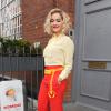Rita Ora, tout de Moschino vêtue, quitte un studio d'enregistrement à Notting Hill. Londres, le 31 mars 2014.
