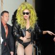  Lady Gaga (qui a chang&eacute; 3 fois de tenue) arrive sur le plateau de l'&eacute;mission "Late Show et David Letterman" &agrave; New York, le 2 avril 2014. 