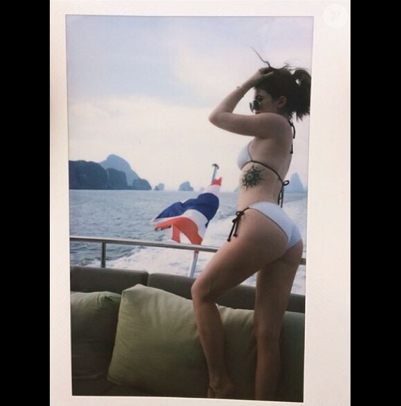 Kylie Jenner, irrésistible en bikini lors de vacances en Thaïlande. Mars/avril 2014.