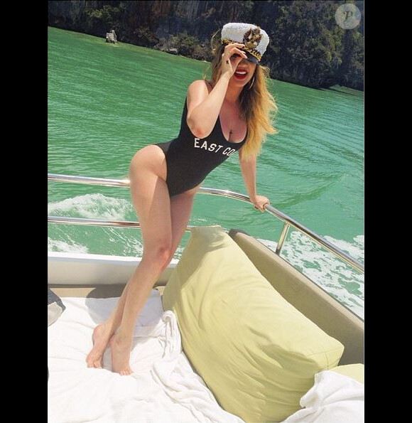 Khloé Kardashian, amincie et voluptueuse lors de vacances en Thaïlande. Mars/avril 2014.