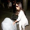 Kim Kardashian, de retour de Thaïlande avec sa fille North, débarque à l'aéroport LAX. Los Angeles, le 2 avril 2014.