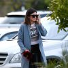 Kylie Jenner, de sortie à Calabasas, porte des lunettes Céline, un pull Alexander Wang (collection printemps-été 2014), un porte-clé Fendi et des bottines Chanel. Le 3 avril 2014.