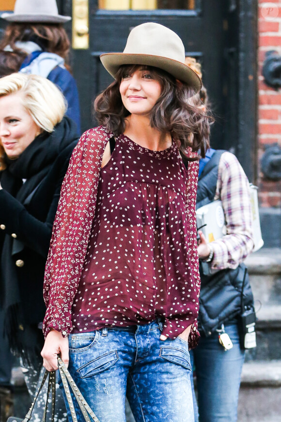 La jolie Katie Holmes sur le plateau de tournage de sa nouvelle série, à New York, le 3 avril 2014.