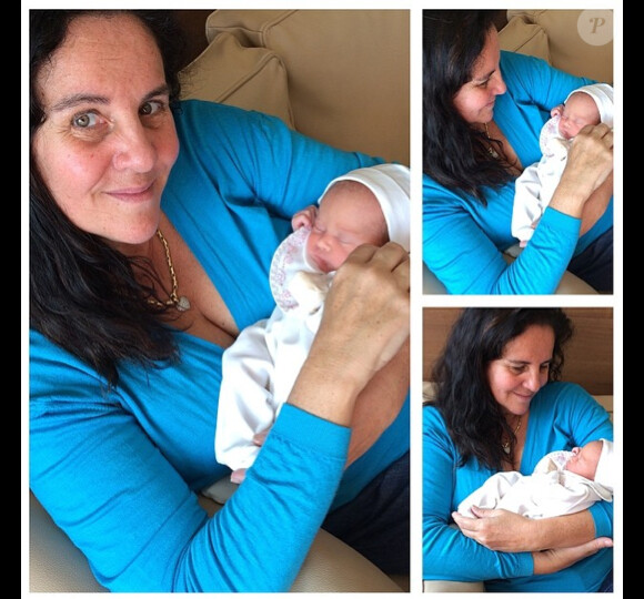 Jade Foret dévoile de nouvelles photos de ses filles Liva et Mila. Avril 2014. Ici on peut voir la petite Mila dans les bras de sa grand-mère.
