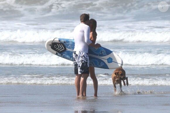 Exclusif - le top Gisele Bundchen et Tom Brady s'embrassent sur la plage en vacances au Costa Rica le 16 mars 2014.