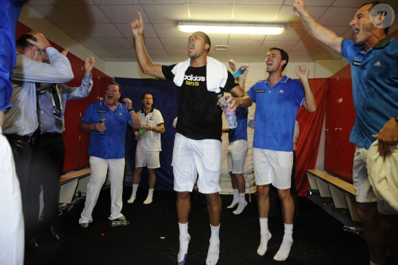 L'équipe de France de Coupe Davis (Julien Benneteau, Jo-Wilfried Tsonga, Gaël Monfils et Michaël Llodra) célèbre sa victoire en quart de finale contre l'Allemagne à Nancy le 6 avril 2014.