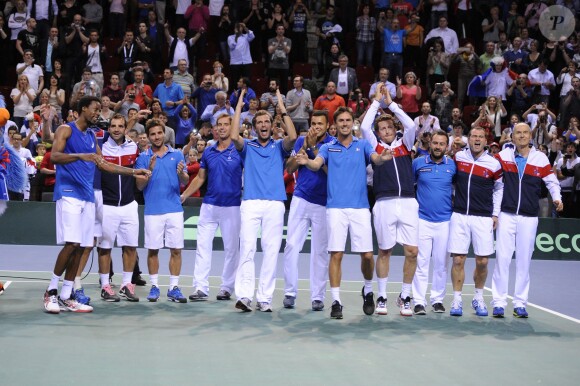 L'équipe de France de Coupe Davis (Julien Benneteau, Jo-Wilfried Tsonga, Gaël Monfils et Michaël Llodra) célèbre sa victoire en quart de finale contre l'Allemagne à Nancy le 6 avril 2014.