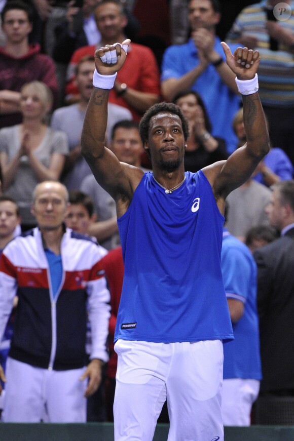Gaël Monfils lors du match contre Peter Gojowczyk en Coupe Davis à Nancy, le 6 avril 2014. 