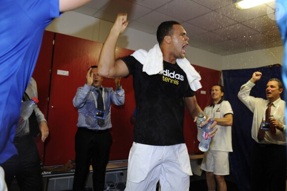 L'équipe de France de Coupe Davis (Julien Benneteau, Jo-Wilfried Tsonga, Gaël Monfils et Michaël Llodra) célèbre sa victoire en quart de finale contre l'Allemagne à Nancy le 6 avril 2014.
