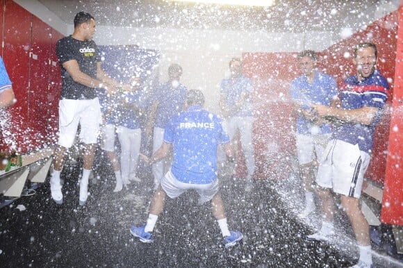 L'équipe de France de Coupe Davis (Julien Benneteau, Jo-Wilfried Tsonga, Gaël Monfils et Michaël Llodra) célèbre sa victoire en quart de finale contre l'Allemagne à Nancy le 6 avril 2014.