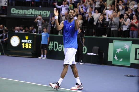 Gaël Monfils lors du match contre Peter Gojowczyk en Coupe Davis à Nancy, le 6 avril 2014. 