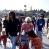 Archive - Peaches Geldof est décédée le 7 avril 2014 à l'âge de 25 ans. Photo : Bob Geldof, Paula Yates et leurs filles Fifi, Peaches et Pixie à Disneyland Paris le 12 avril 1992. 