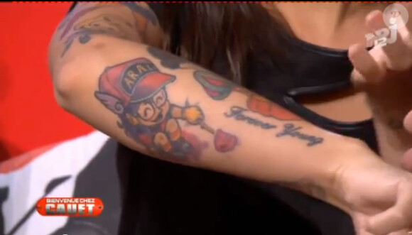 Alizée et son tatouage Arale chez Cauet sur NRJ 12.