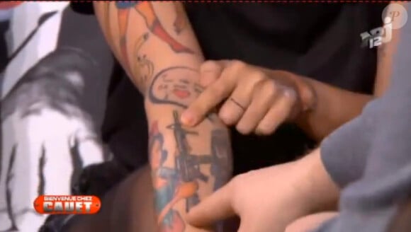 Alizée et son tatouage Blanche-Neige sur NRJ 12.