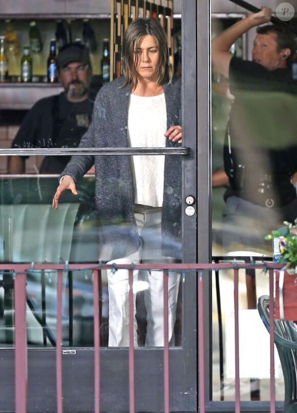 Jennifer Aniston, dans un look très simple, sur le tournage du film "Cake" à Los Angeles, le 8 avril 2014