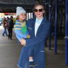 Miranda Kerr et son fils Flynn se promènent à New York, le 8 avril 2014.