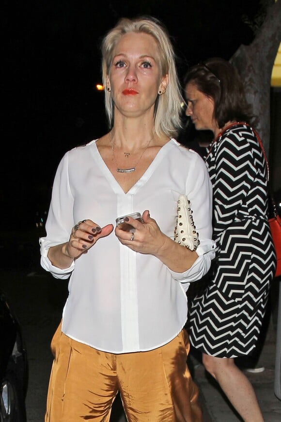 Jennie Garth, en colère et en larmes, après s'être vue refuser l'entrée du club DBA à Beverly Hills, le 7 avril 2014. 