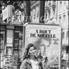 Valérie Kaprisky devant l'affiche du film  A bout de souffle made in USA à Paris en 1983