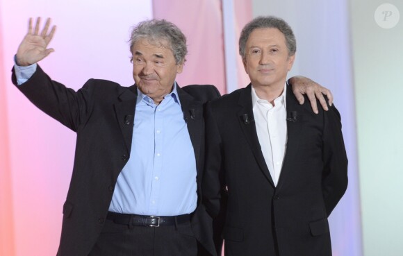 Pierre Perret et Michel Drucker  lors de l'enregistrement de l'émission "Vivement Dimanche" à Paris le 9 avril 2014. L'émission sera diffusée le 13 avril