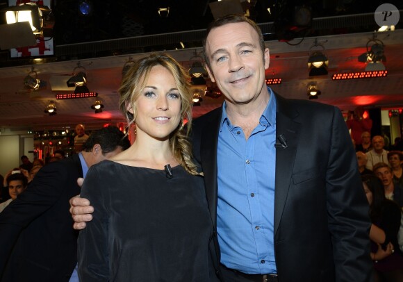 Aurélie Vaneck et Serge Dupire lors de l'enregistrement de l'émission "Vivement Dimanche" à Paris le 9 avril 2014. L'émission sera diffusée le 13 avril